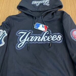 Pro Standard Black Yankees Hoodie NWT